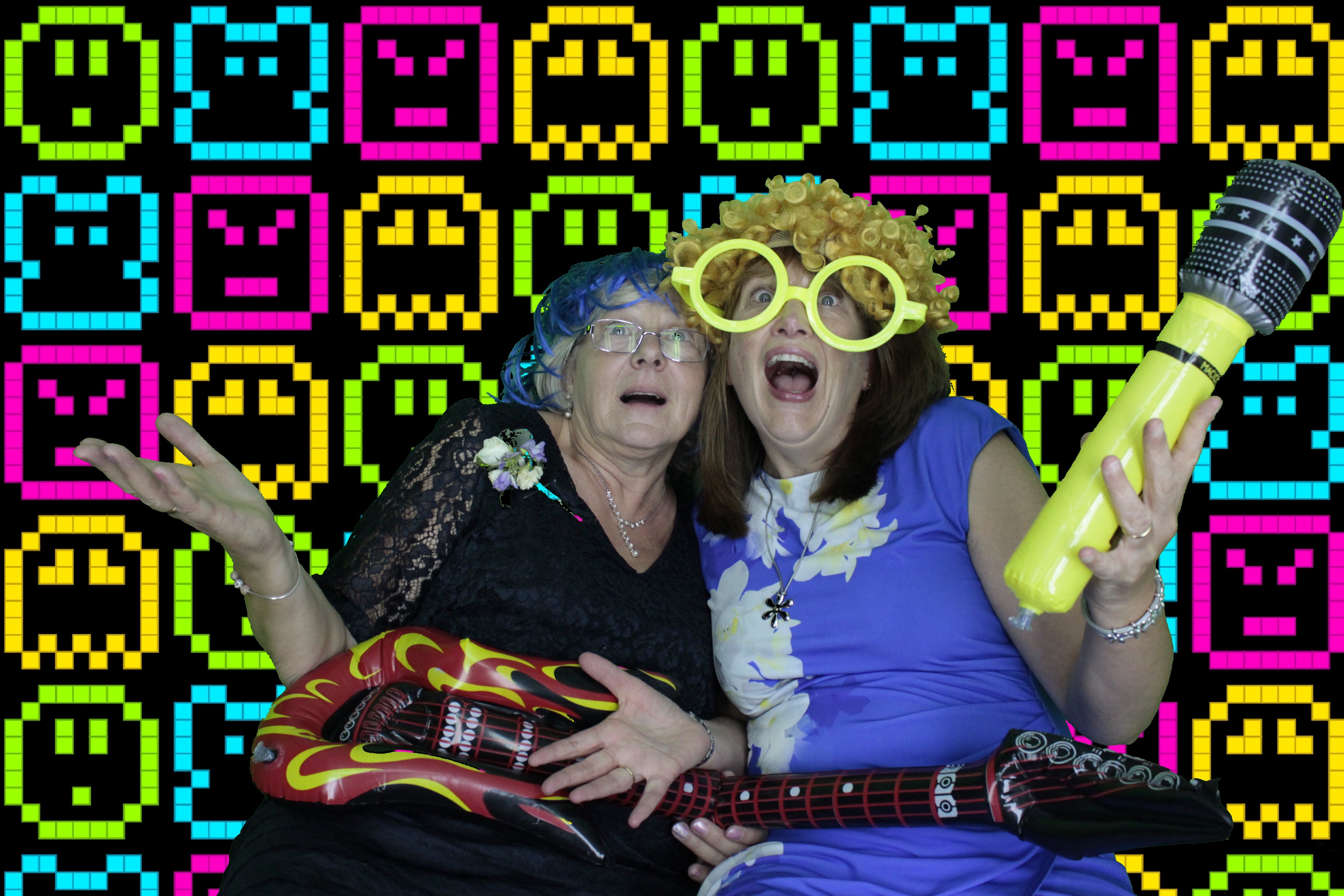 Mr & Mrs Brooks | View more photos from the event at gallery.myphotoboothexperience.co.uk/u/MyPhotoBoothExperienceLtd/Mr-Mrs-Brooks